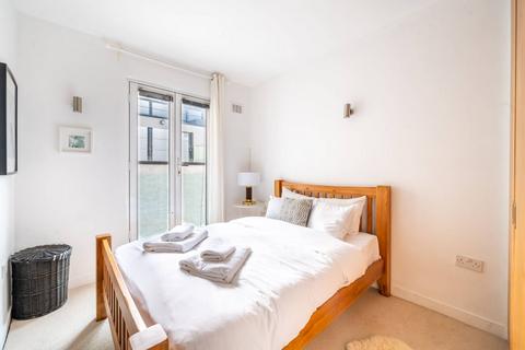 2 bedroom flat to rent, Battersea Rise, Clapham, London, SW11