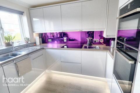 120 Mill Lane, Romford, RM6 6RS