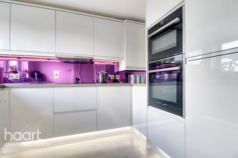120 Mill Lane, Romford, RM6 6RS