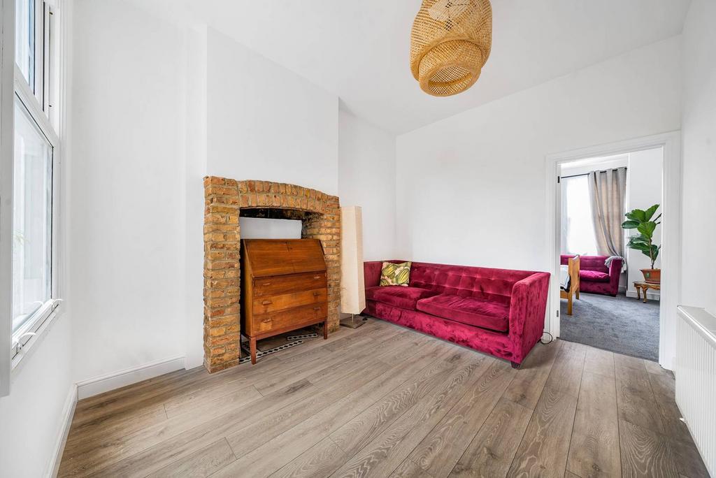 Drayton Green, Ealing, London, W13 2 bed flat £3,500 pcm (£808 pw)