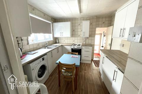 3 bedroom end of terrace house for sale, James Street, Miskin, Mountain Ash