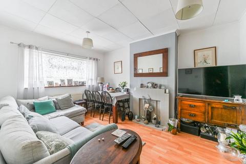 2 bedroom flat for sale, Sycamore Grove, New Malden, KT3