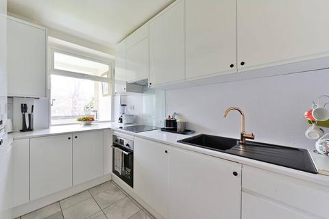 2 bedroom flat for sale, Whitefield Close, West Hill, London, SW15