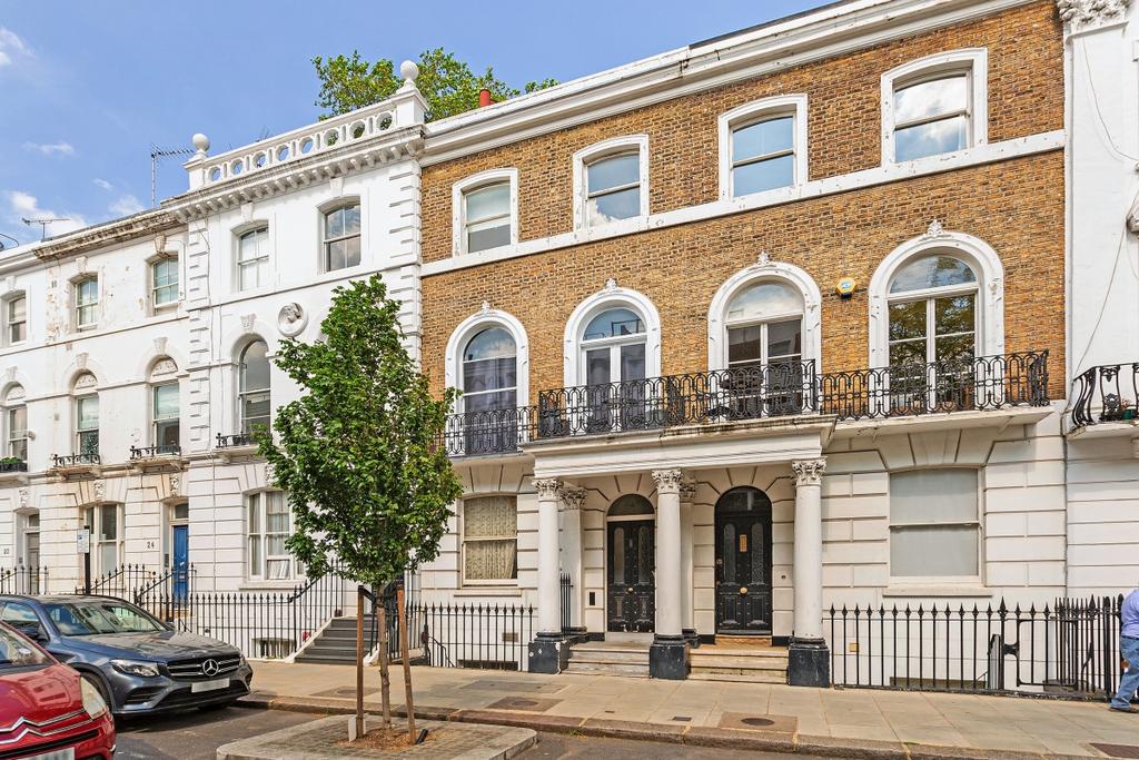 Oakley Street London SW3 2 bed apartment - £2,800 pcm (£646 pw)