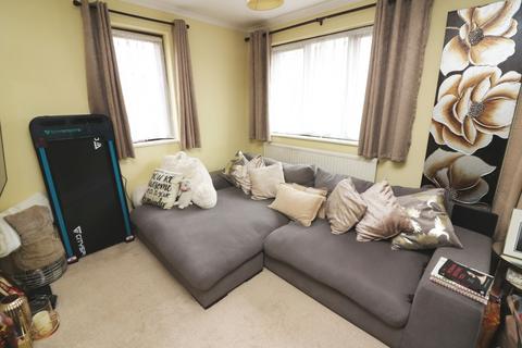 1 bedroom apartment for sale - Dunstan Court Leacroft, Staines-upon-Thames, Surrey, TW18