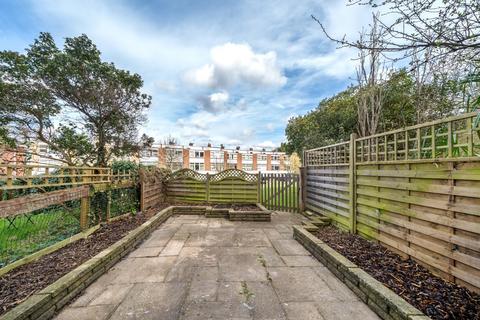 18 Nichols Green, London, W5 2QU