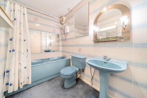 18 Nichols Green, London, W5 2QU