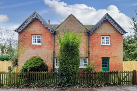 2 bedroom semi-detached house for sale, Lakes Lane, Beaconsfield, HP9