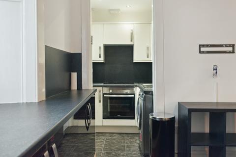 2 bedroom flat to rent, Cowan Street, Flat 1/2, Kelvinbridge, Glasgow, G12 8PF