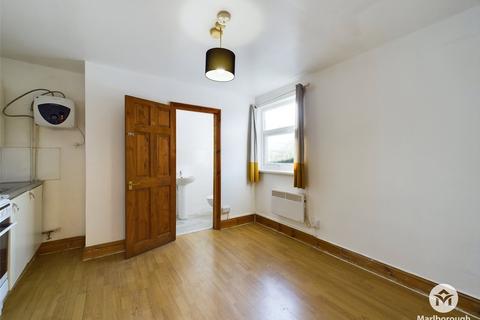 Studio to rent, Bradbury Street, Dalston, London, N16