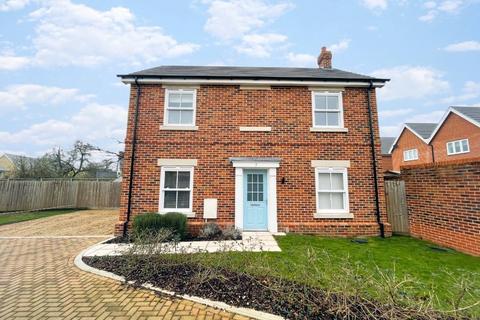 3 bedroom detached house to rent, Burton Way, Stanway, CO3