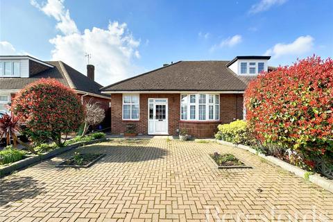 2 bedroom bungalow for sale, Suttons Lane, Hornchurch, RM12