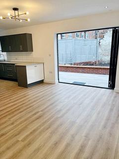 2 bedroom detached house to rent, Clough Road, Sheffield S1