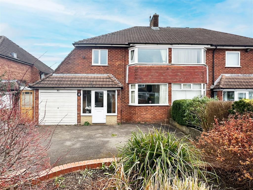 Meadow Road, Wythall, B47 6EG 3 bed semidetached house for sale £375,000