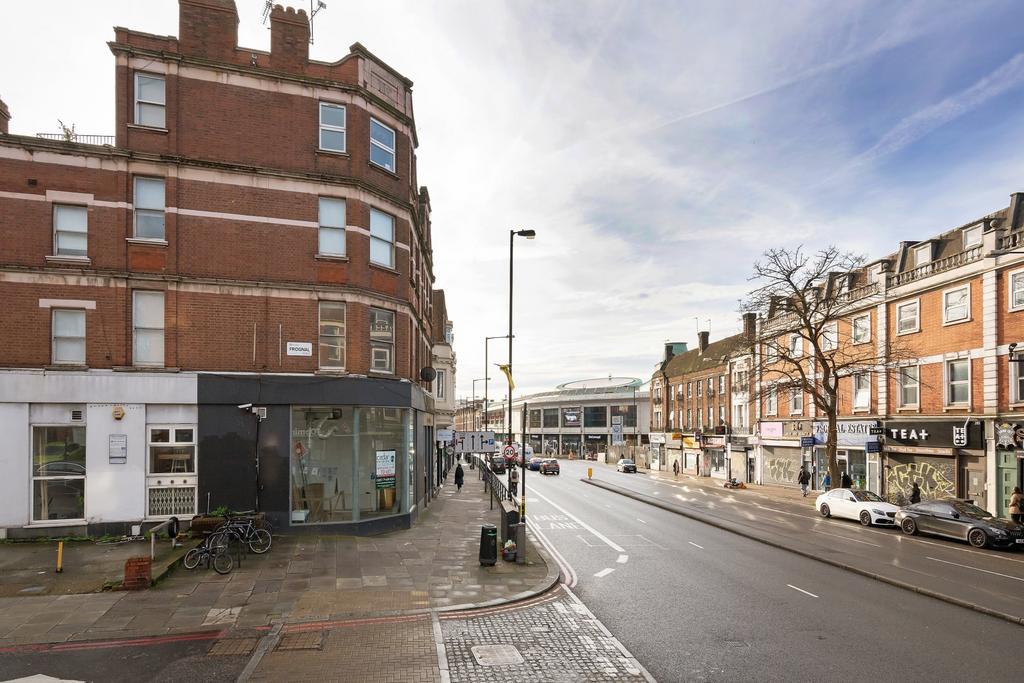 Finchley Road, Finchley Road NW3 Shop to rent £125,667 pcm (£29,000 pw)
