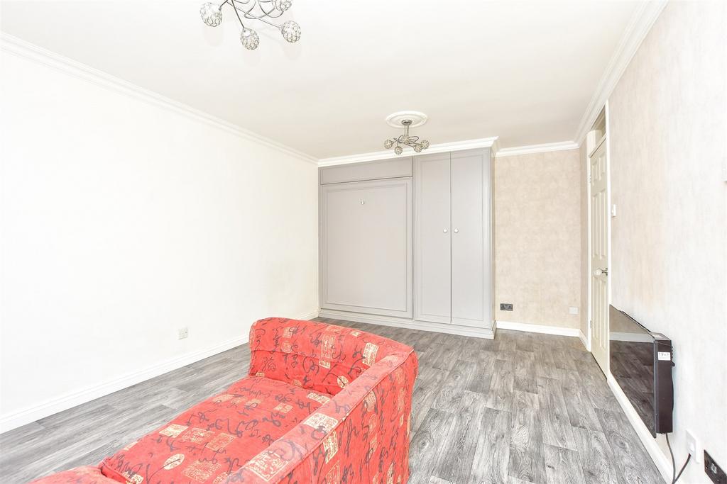 Kitchen/ Bedroom/ Living Area