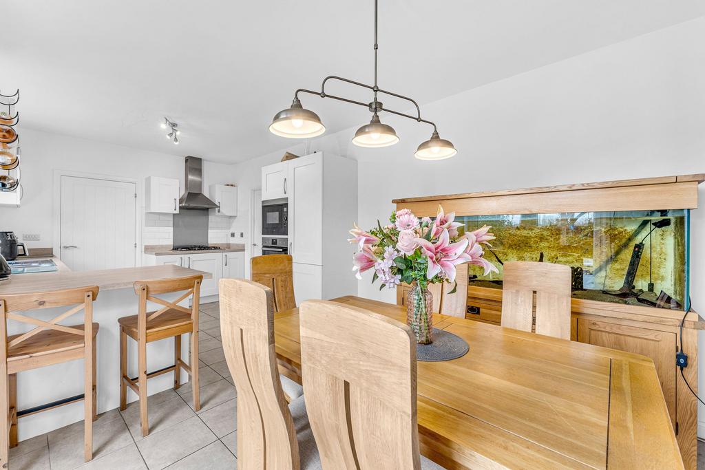 Kensal Green, Widnes WA8 4 bed detached house for sale £360,000