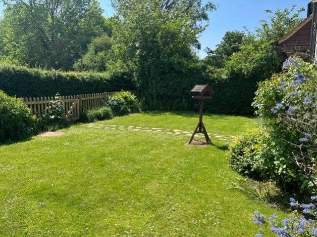 Amblers way frt garden