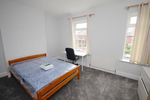 4 bedroom terraced house to rent, Birch Lane, Manchester M13