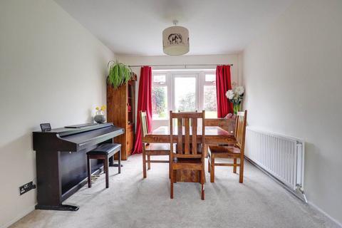 10 Southdown Road, Emmer Green, Reading, RG4 8RN
