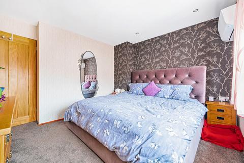 4 bedroom end of terrace house for sale, Carsdale Close, Reading, Berkshire
