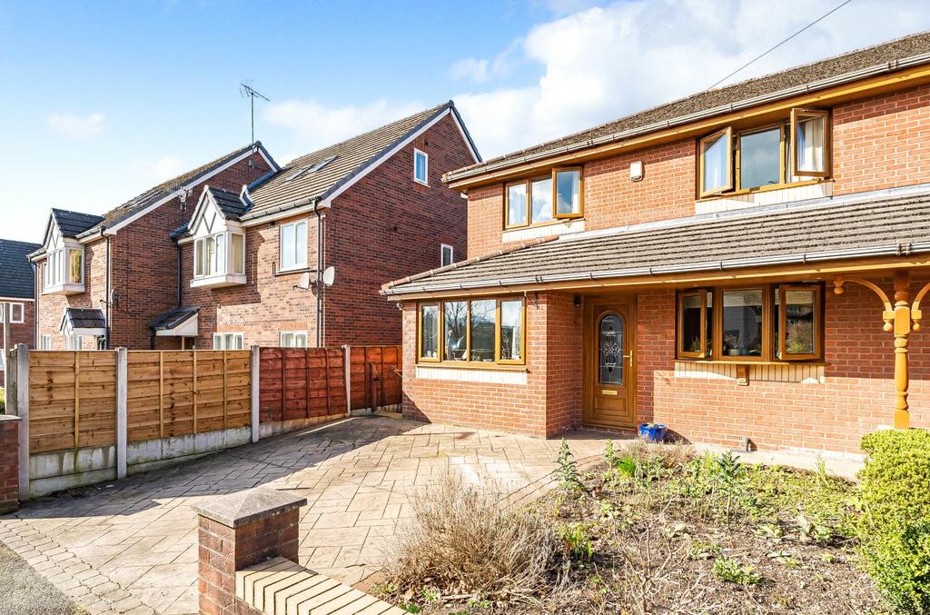 Green Lane, Hadfield, Glossop, Derbyshire, SK13 3 bed semidetached