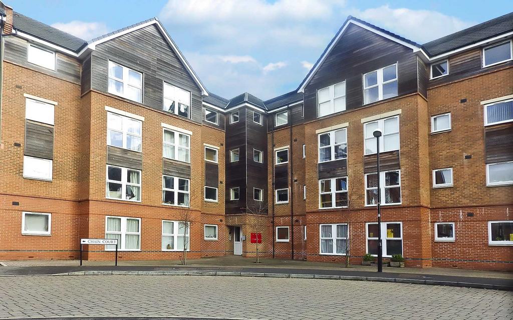 Celsus Grove, Swindon SN1 2 bed apartment for sale £135,000