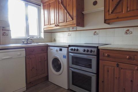 2 bedroom terraced house to rent, Manor Road, Witney OX28