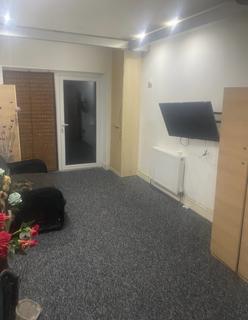 1 bedroom flat to rent, Lynford Gardens, Ilford, Essex, IG3