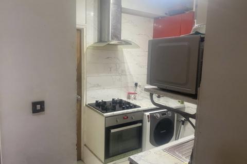 1 bedroom flat to rent, Lynford Gardens, Ilford, Essex, IG3