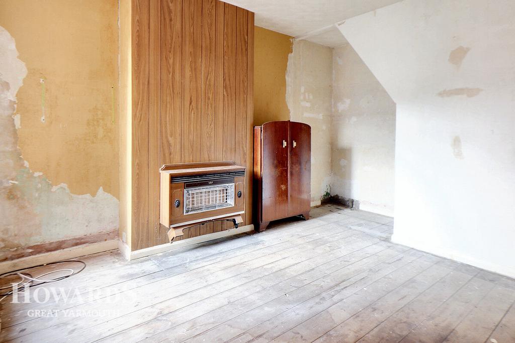 Palgrave Road, Great Yarmouth 3 bed terraced house for sale £130,000