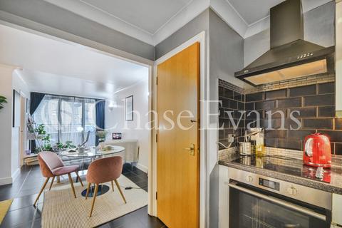 1 bedroom apartment for sale, Burrells Wharf Square, London, E14