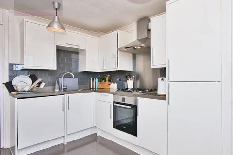 2 bedroom apartment to rent - Harley Grove, Mile End, Bow, East London, E3