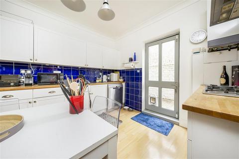 2 bedroom apartment for sale, St Anns Hill, London