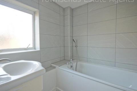 2 bedroom terraced house to rent, Bennett Close, Northwood HA6