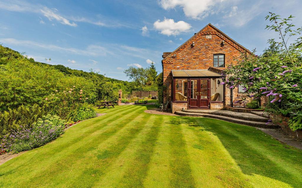 Gardens To Side