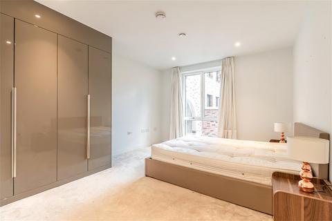 3 bedroom maisonette to rent, Heygate Street, London, SE17