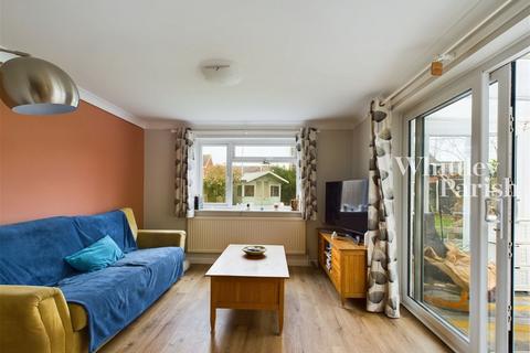 2 bedroom detached bungalow for sale, Louies Lane, Roydon