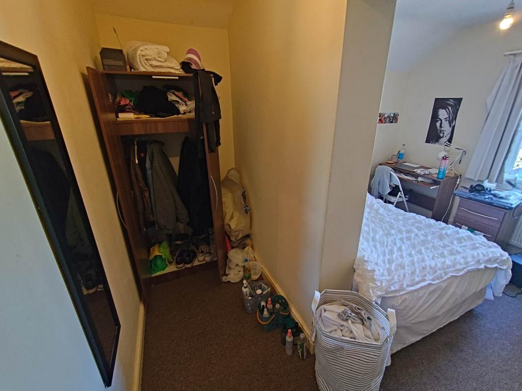First floor rear bed