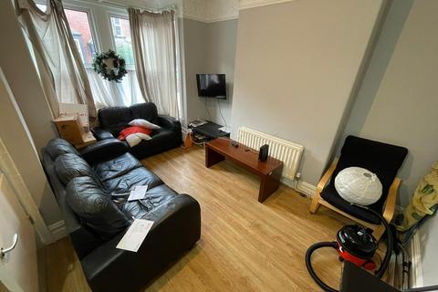 6 bedroom terraced house to rent, Burchett Grove, Leeds, West Yorkshire, LS6
