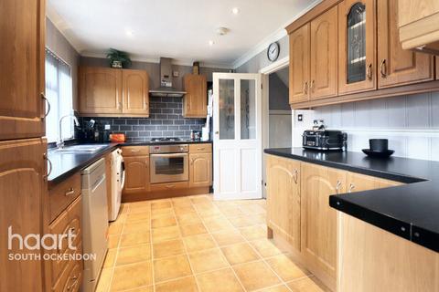 2 Dacre Crescent, Aveley, South Ockendon, RM15 4TP