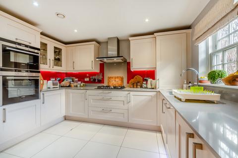 4 bedroom terraced house for sale, Farnham Road, Odiham, Hampshire