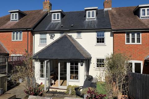 2, Lancaster Cottages Farnham Road, Odiham, Hook, RG29 1LH