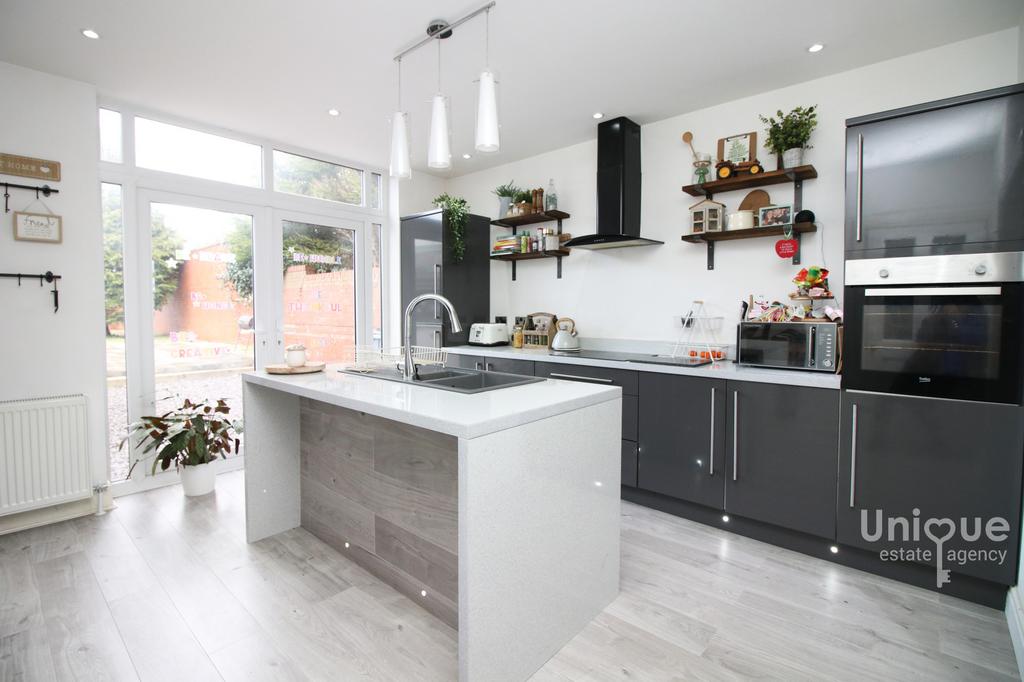 Preston New Road, Blackpool, FY3 3 bed semidetached house for sale £
