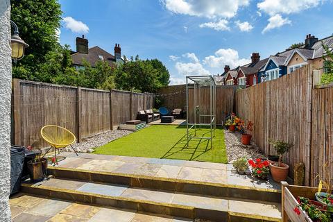 39 Rockmount Road, London, SE19 3SZ