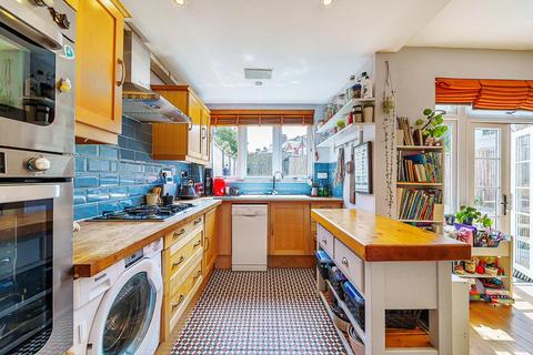 39 Rockmount Road, London, SE19 3SZ