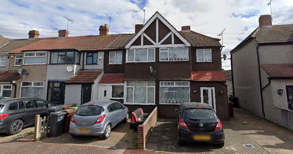 Second Avenue, Dagenham, RM10 3 bed terraced house £1,750 pcm (£404 pw)