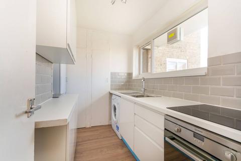 1 bedroom flat to rent - Cortis Road, Putney Heath, London, SW15