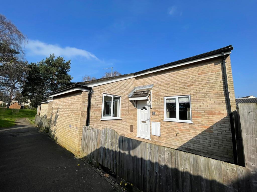 Coopers Road, Martlesham Heath IP5 2 bed detached bungalow to rent £