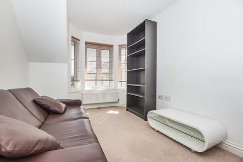 2 bedroom flat for sale - Station Road, Egham TW20